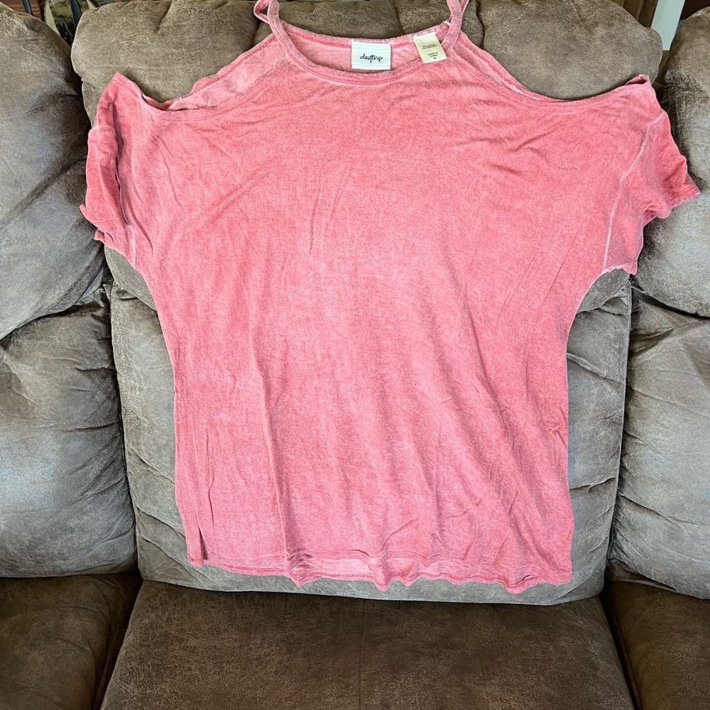 Daytrip M cold shoulder top
